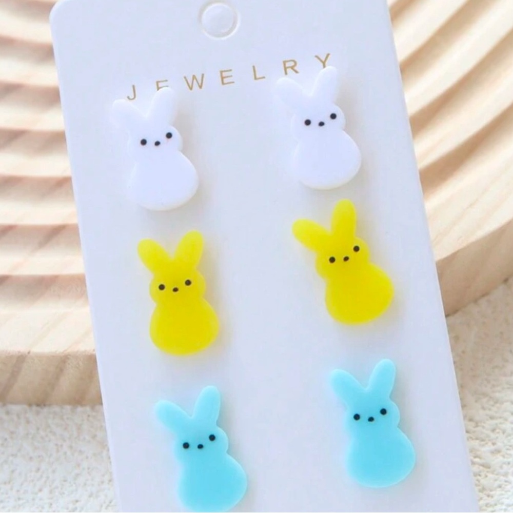 NWOT one pack of peep earrings - Picture 2 of 3